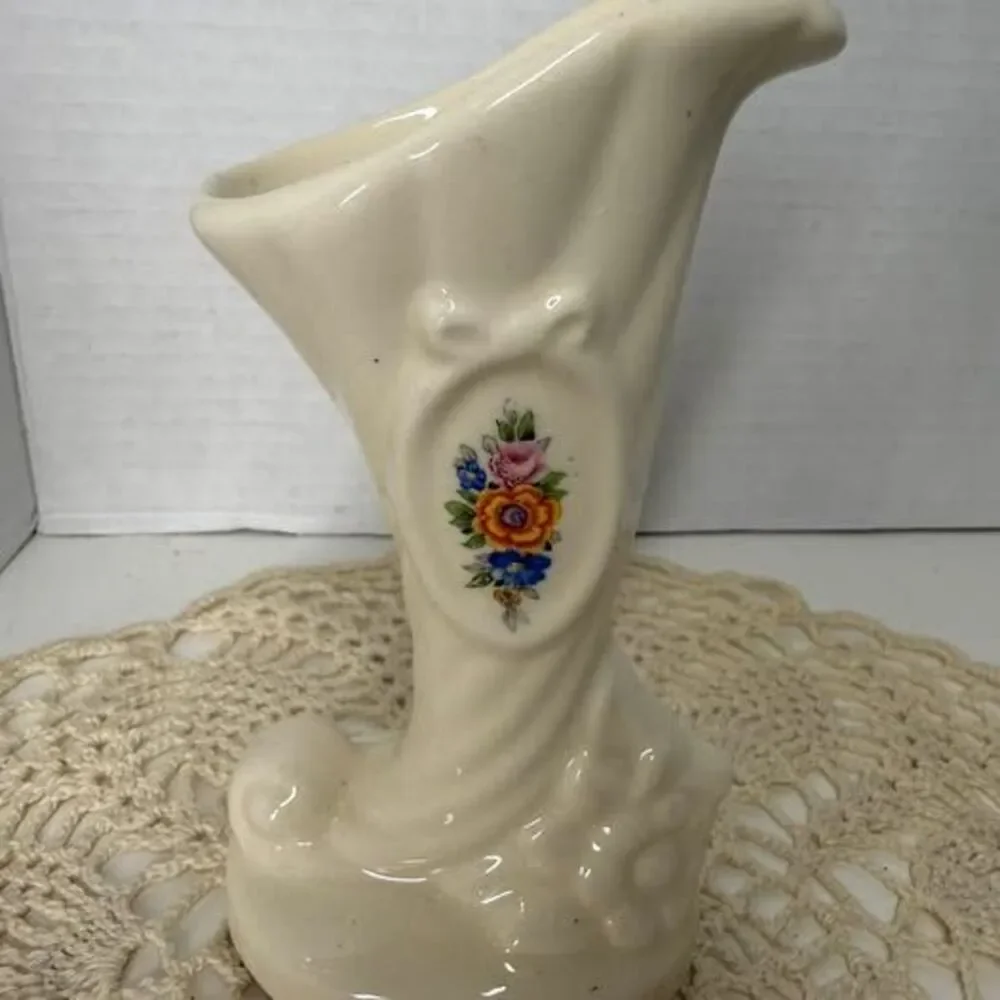 Vintage Ceramic Cornucopia Floral Vase 6”
